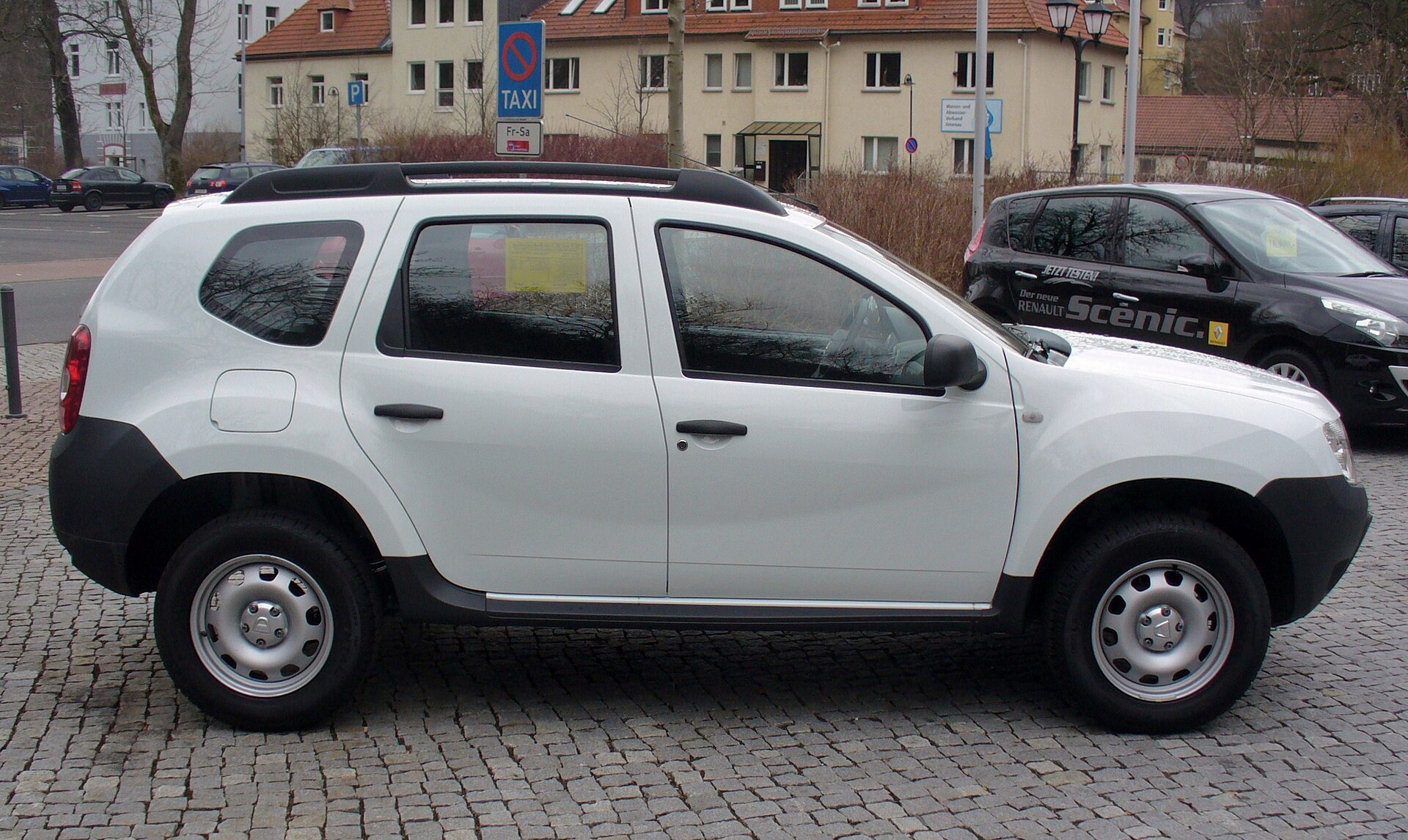 Dacia Duster I (2009–2017) – side profile