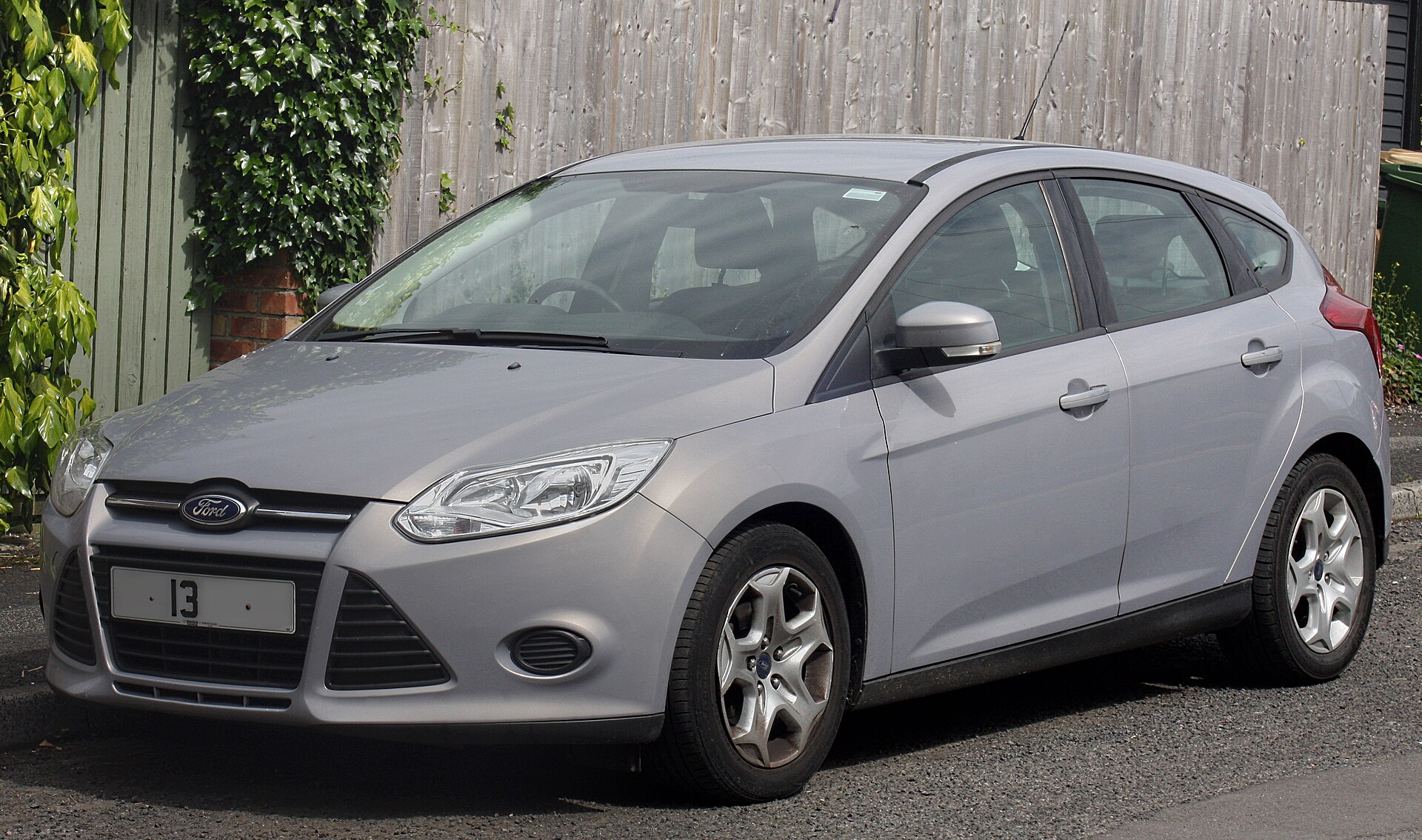 Ford Focus (hatchback / sedan / estate) Mk3 (C346) (2011–2018) – front three-quarter view