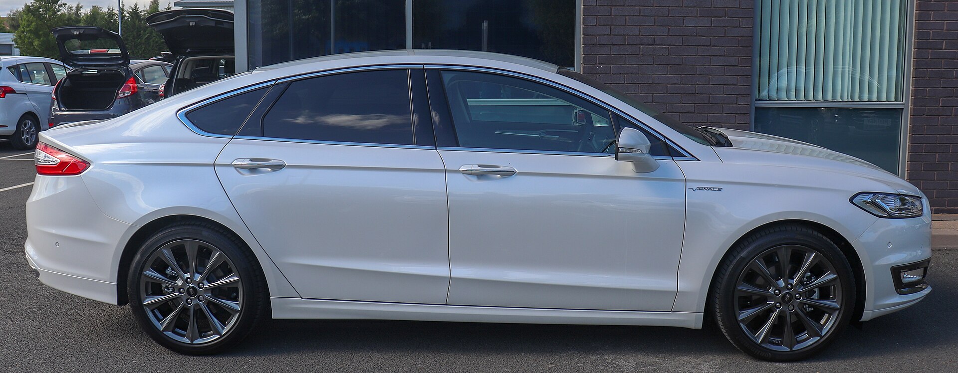 Ford Mondeo (sedan / liftback / estate) Mk5 (CD391) (2014–2022) – side profile