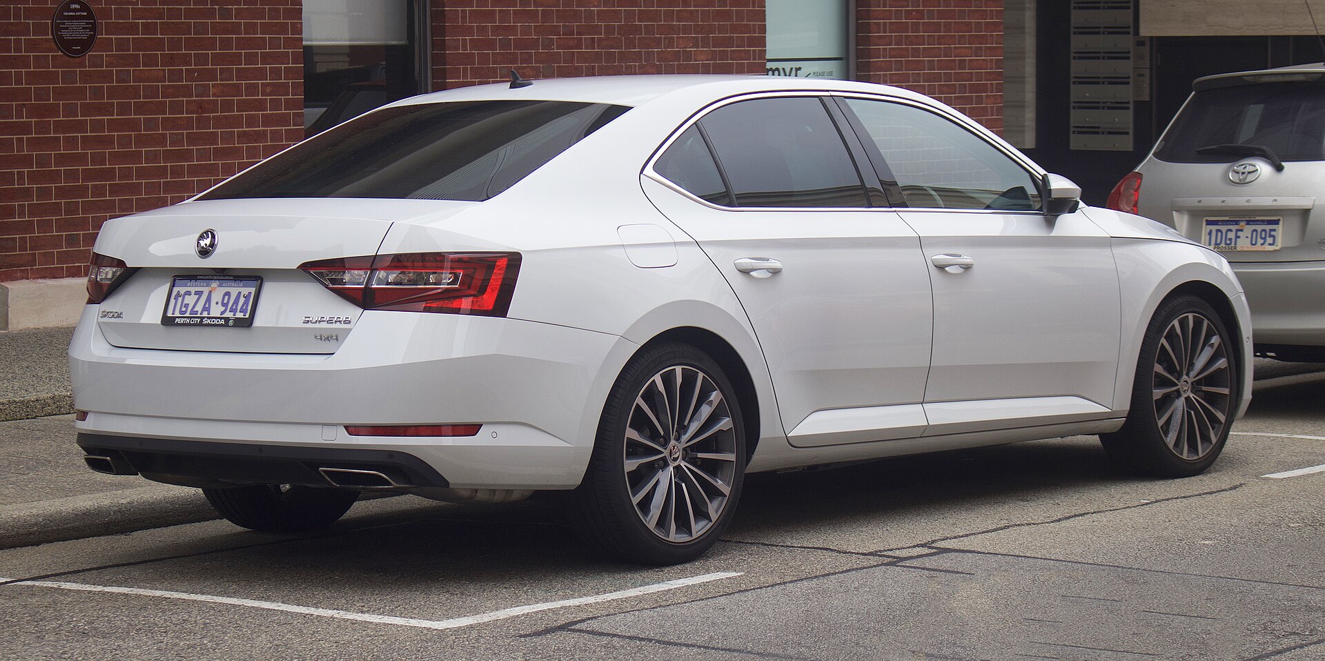 Škoda Superb (liftback / Combi) III (3V) (2015–2023) – rear view