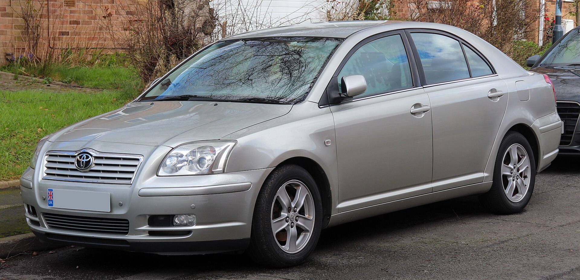 Toyota Avensis (sedan / Wagon) T25 (2003–2008) – front three-quarter view