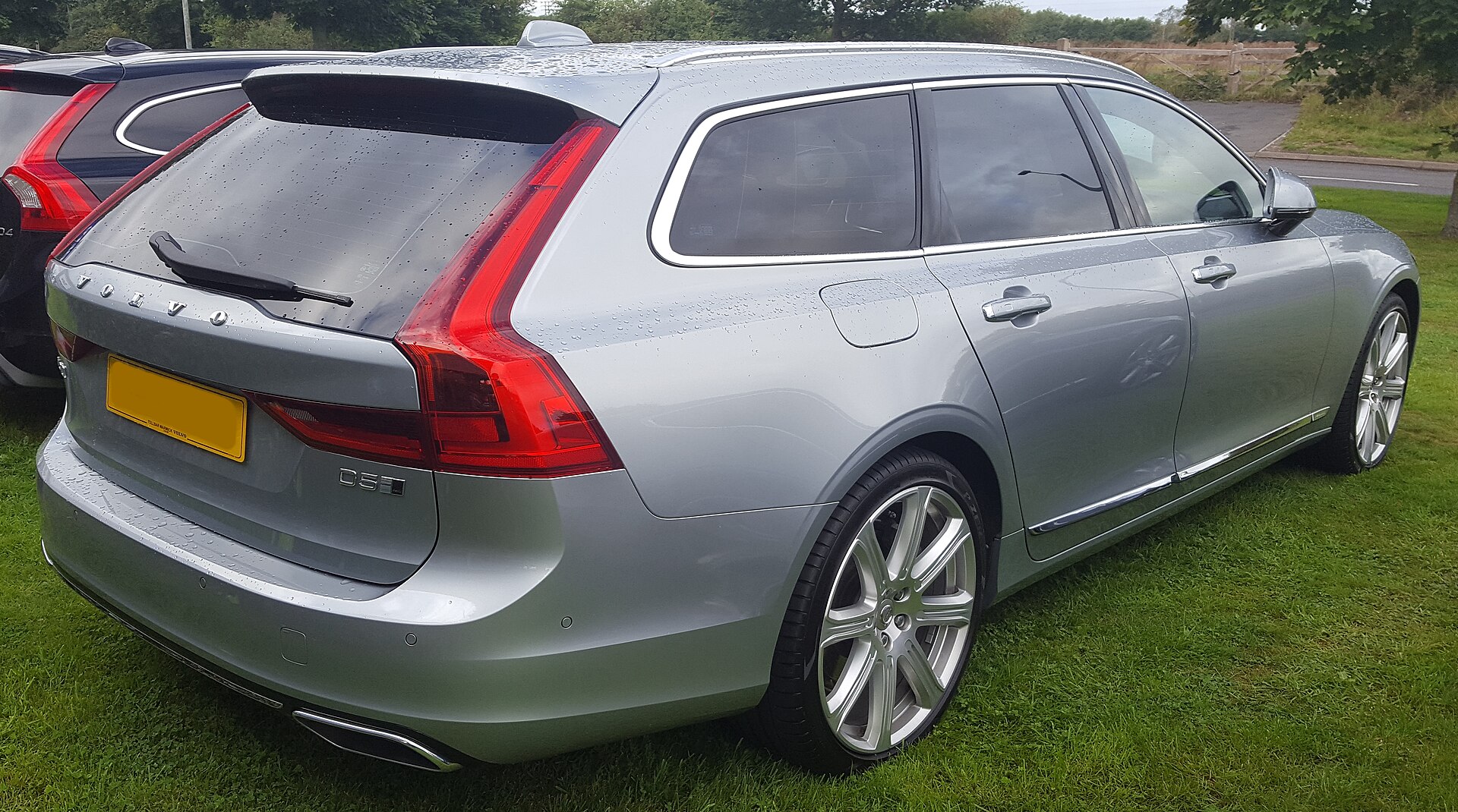 Volvo S90 sedan / V90 estate / V90 Cross Country P5 (SPA) (2016–2024) – rear view