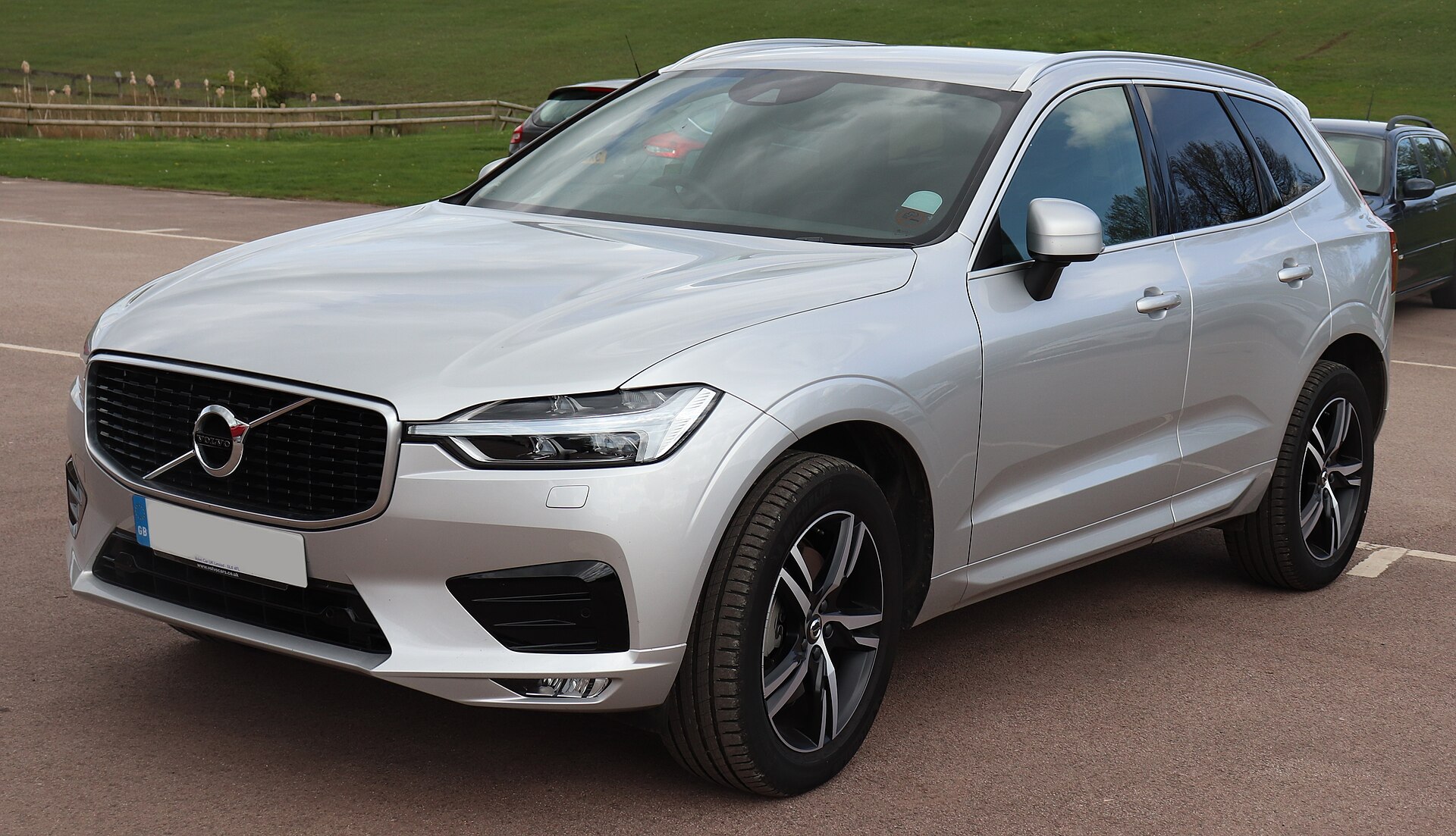 Volvo XC60 II (SPA) (2017–) – front three-quarter view